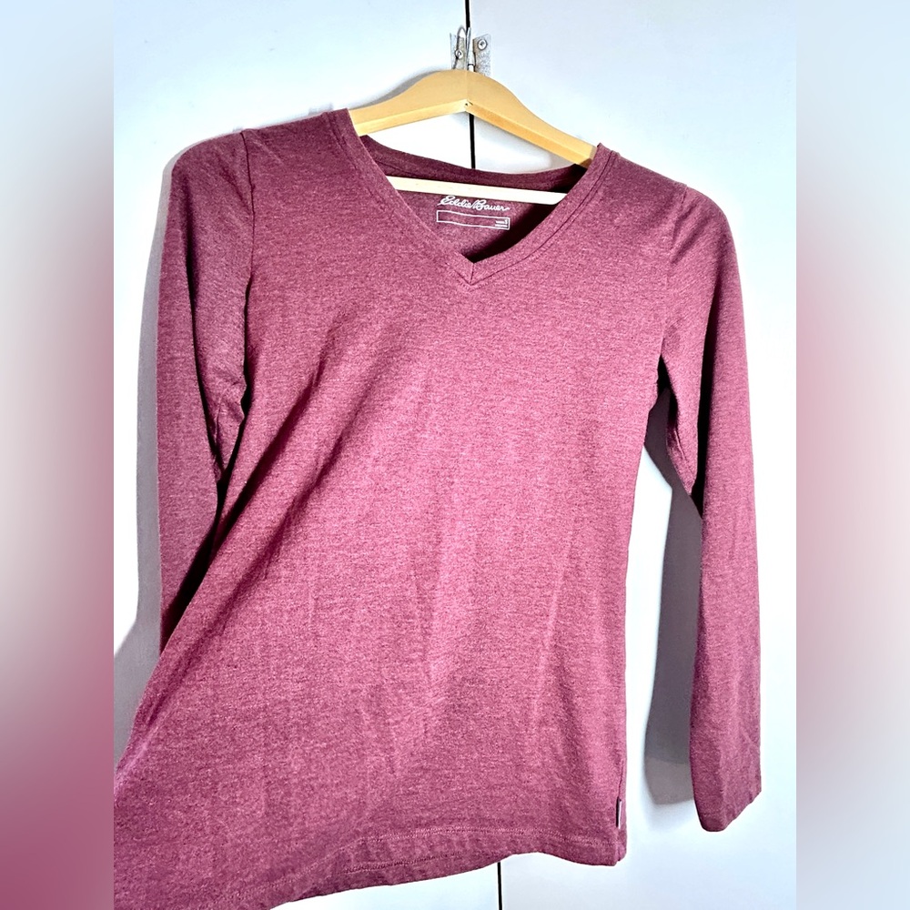 Eddie Bauer Women’s long sleeve T-shirt size small in cranberry